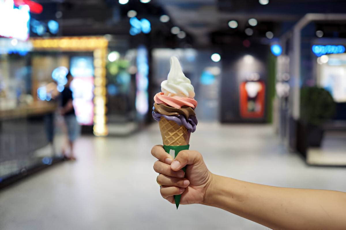 24/7 Sweetness: How Automated Ice Cream Vending Took Over Shopping Malls and Public Places
